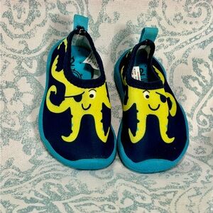 Wonder Nation Toddler size 2 water shoes